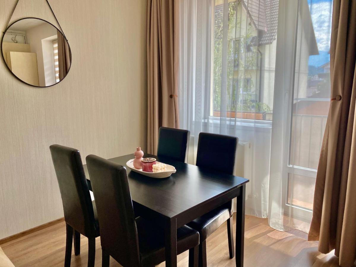 Wanderlust Home Cream, Rasnov Apt For 4, Wifi And Free Parking Екстер'єр фото