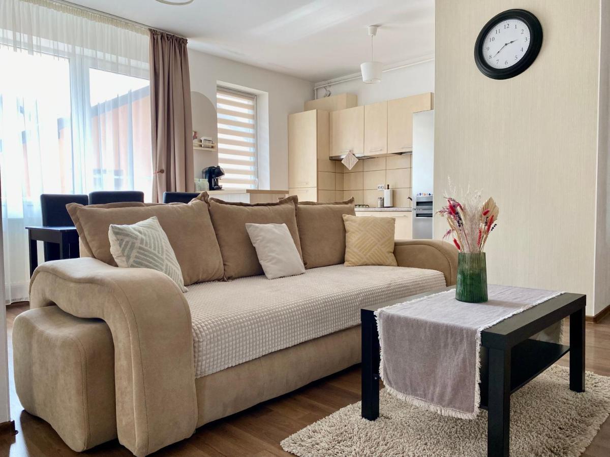 Wanderlust Home Cream, Rasnov Apt For 4, Wifi And Free Parking Екстер'єр фото