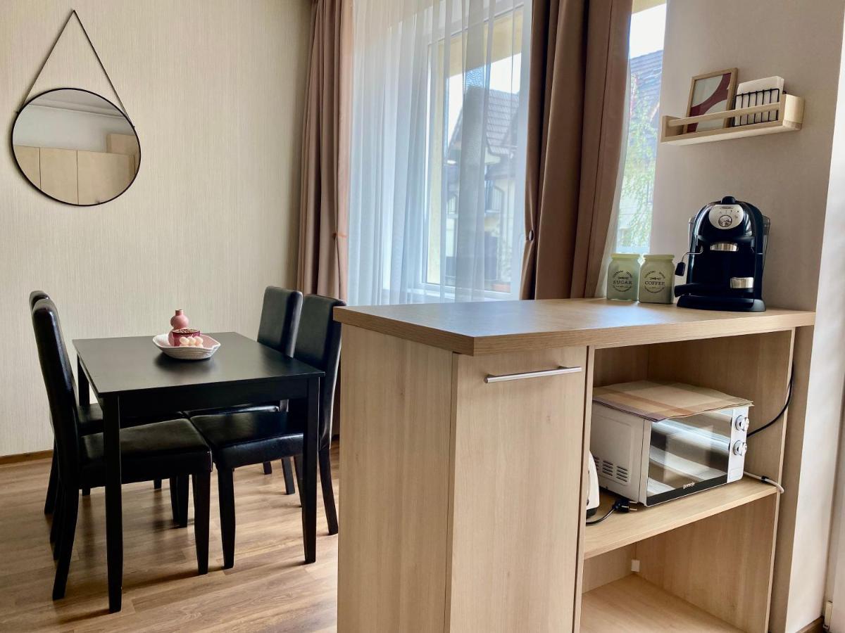 Wanderlust Home Cream, Rasnov Apt For 4, Wifi And Free Parking Екстер'єр фото