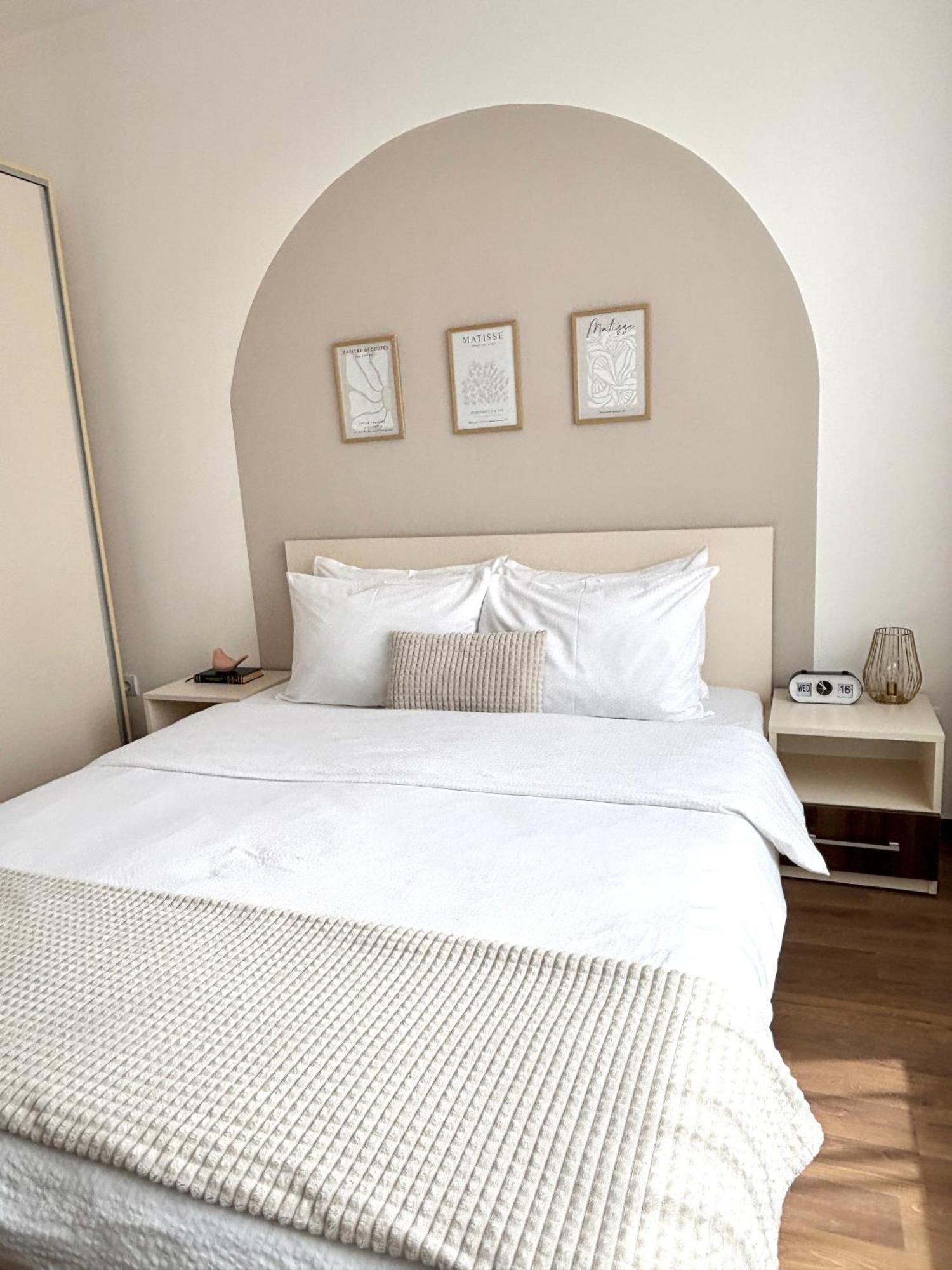 Wanderlust Home Cream, Rasnov Apt For 4, Wifi And Free Parking Екстер'єр фото