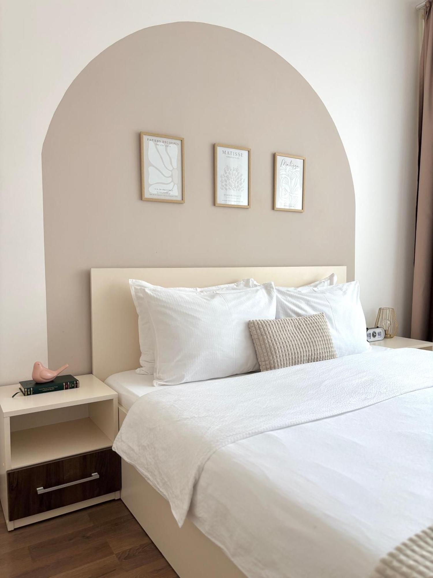 Wanderlust Home Cream, Rasnov Apt For 4, Wifi And Free Parking Екстер'єр фото