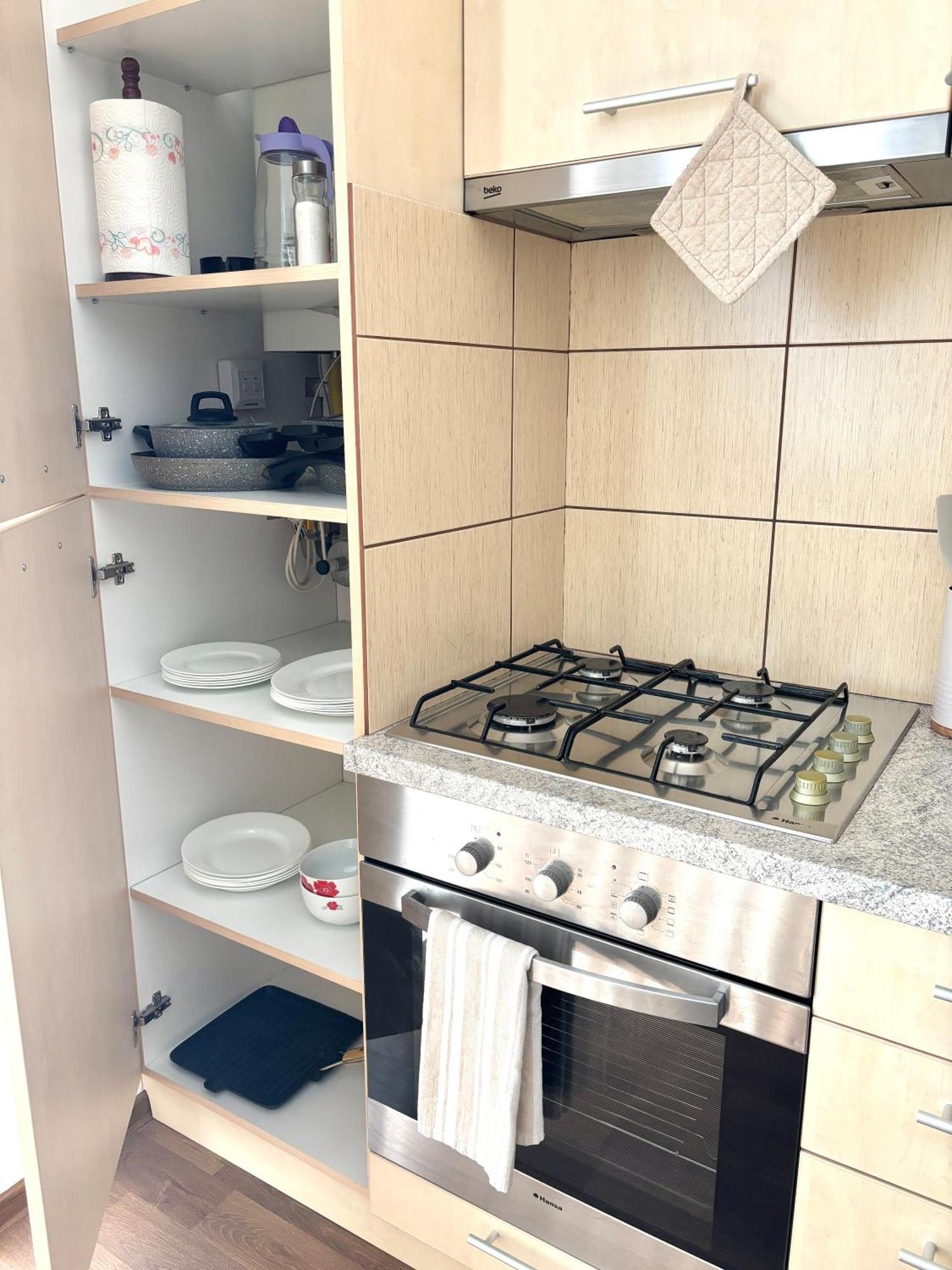 Wanderlust Home Cream, Rasnov Apt For 4, Wifi And Free Parking Екстер'єр фото
